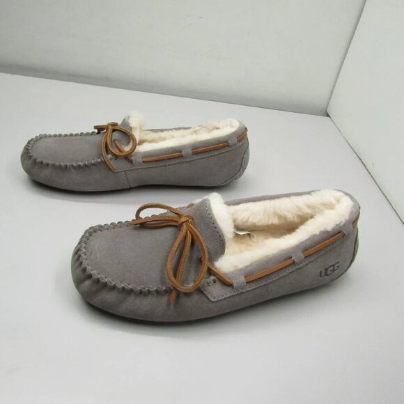 NEW UGG Womens Dakota Slippers in Pewter Size 8 Moccasin Slip-On Soft Durable - Picture 2 of 5